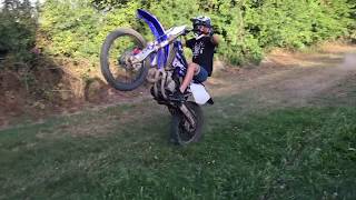 125 YZ  Ma 1ERE BAVETTE Session Wheeling [upl. by Ardnosac]