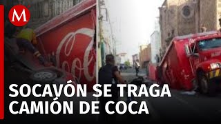 Mega socavón en Irapuato se traga auto y camión de CocaCola [upl. by Aicsile]