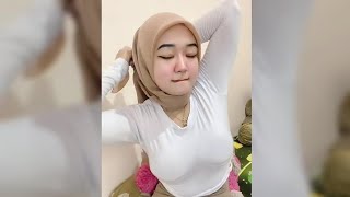 Lagi Menikmati Getaran Yang Di Bawah  reaction 2  jilbab live  hijab style [upl. by Jalbert423]