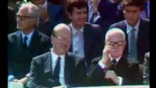 Pertini saluta il feretro di Berlinguer  1984 [upl. by Hannasus756]