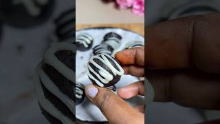 Instant Oreo Laddu 😋  shorts ytshorts youtubeshorts [upl. by Elleirad95]