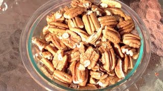 THE EASIEST WAY TO SHELL AND CRACK PECANS UNDER 30 SECONDS [upl. by Laurita]