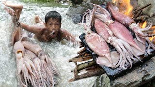 Primitive Technology  Kmeng Prey  Wow Meet Squid InThe Water Take Cooking [upl. by Rupert]