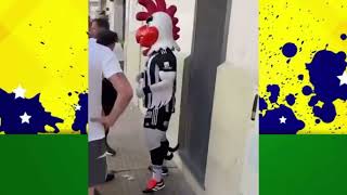 Mascote do Galo sofre baculejo na Argentina e esquenta clima para a final da Libertadores [upl. by Nnylsor94]