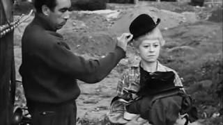 LA STRADA di Federico Fellini  Clip È arrivato Zampanò  Filmauro [upl. by Enomor]