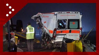 Zoppola PN grave incidente fra tre mezzi ambulanza distrutta viene portata via [upl. by Nylauqcaj]