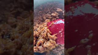 GUISANDO CHICHARRÓN PRENSADO CON CHILES SECOS CEBOLLA Y AJO 🧅🧄chefdiegogonzalez cocinamexicana [upl. by Weisbart]